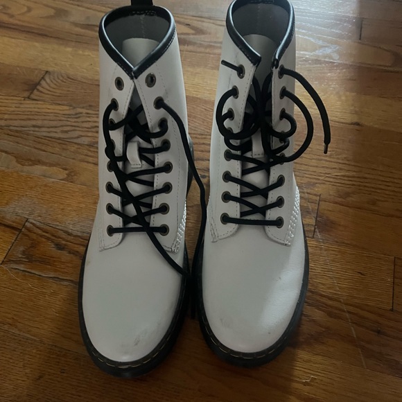 Dr. Martens Zavala Casual Combat Boot, White Size 7 - Picture 2 of 8
